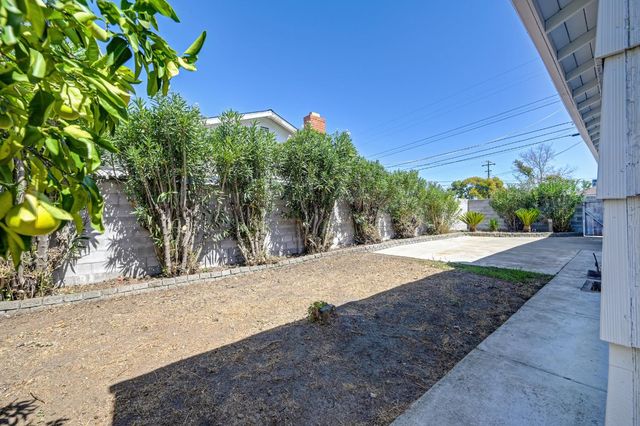 3639 Whitney Ave, Sacramento, CA 95821