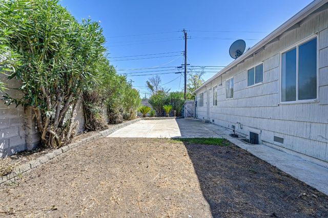 3639 Whitney Ave, Sacramento, CA 95821