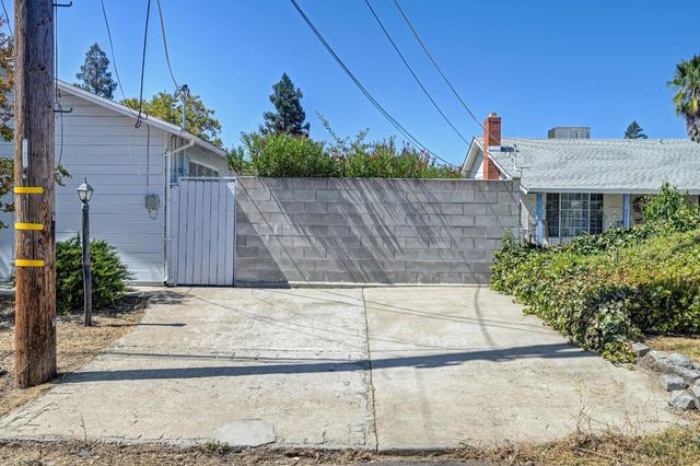 3639 Whitney Ave, Sacramento, CA 95821