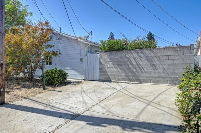 3639 Whitney Ave, Sacramento, CA 95821