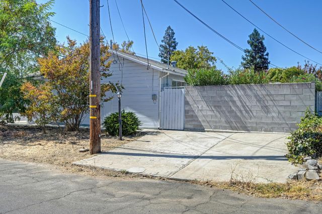 3639 Whitney Ave, Sacramento, CA 95821