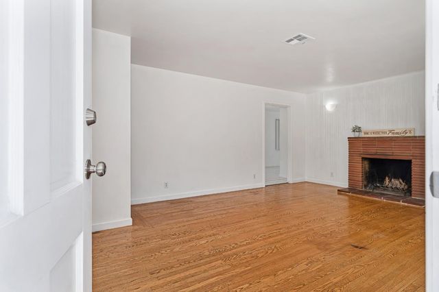 3639 Whitney Ave, Sacramento, CA 95821