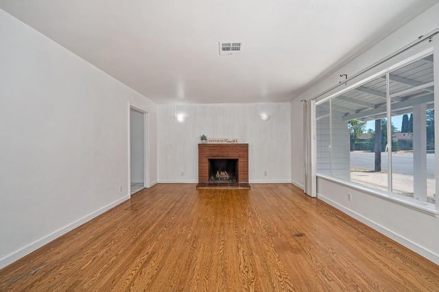 3639 Whitney Ave, Sacramento, CA 95821