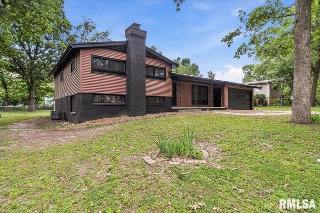66 W Hazel Dell Lane, Springfield, IL 62703