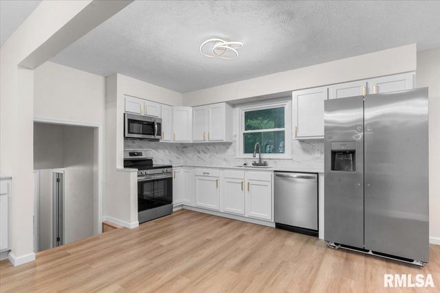 66 W Hazel Dell Lane, Springfield, IL 62703