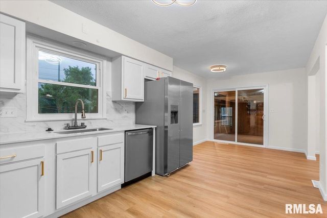 66 W Hazel Dell Lane, Springfield, IL 62703