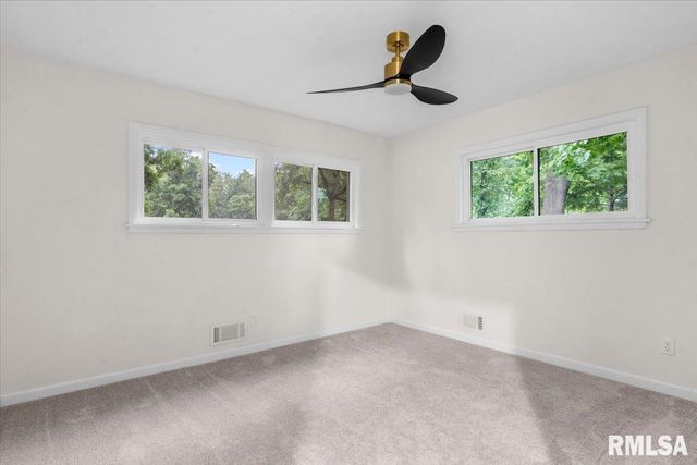 66 W Hazel Dell Lane, Springfield, IL 62703