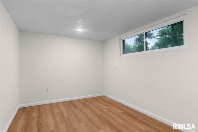 66 W Hazel Dell Lane, Springfield, IL 62703