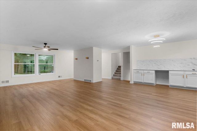 66 W Hazel Dell Lane, Springfield, IL 62703