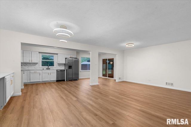 66 W Hazel Dell Lane, Springfield, IL 62703