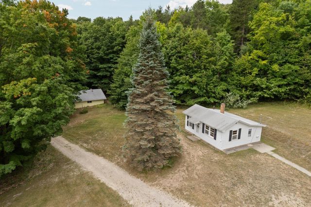 7548 S Dune Highway, Empire, MI 49630