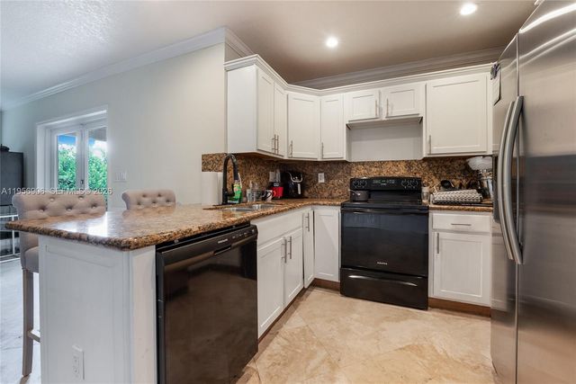 6881 SW 27th St, Miami, FL 33155