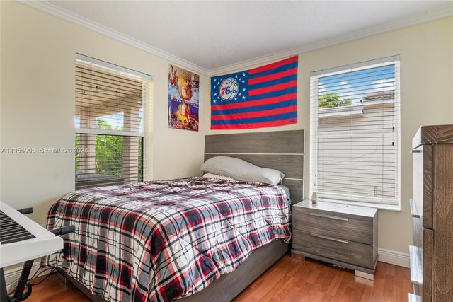 6881 SW 27th St, Miami, FL 33155