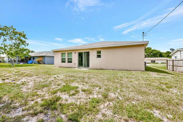 7106 Lakeland Boulevard, Fort Pierce, FL 34951