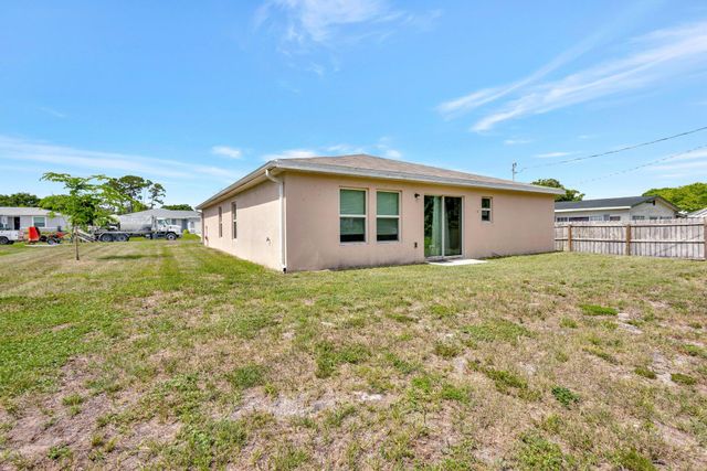 7106 Lakeland Boulevard, Fort Pierce, FL 34951