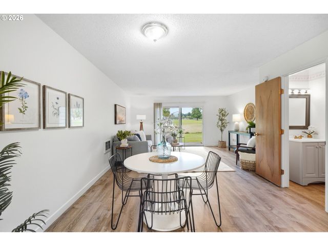 1304 Ne HOGAN Dr, Gresham, OR 97030