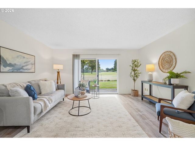1304 Ne HOGAN Dr, Gresham, OR 97030