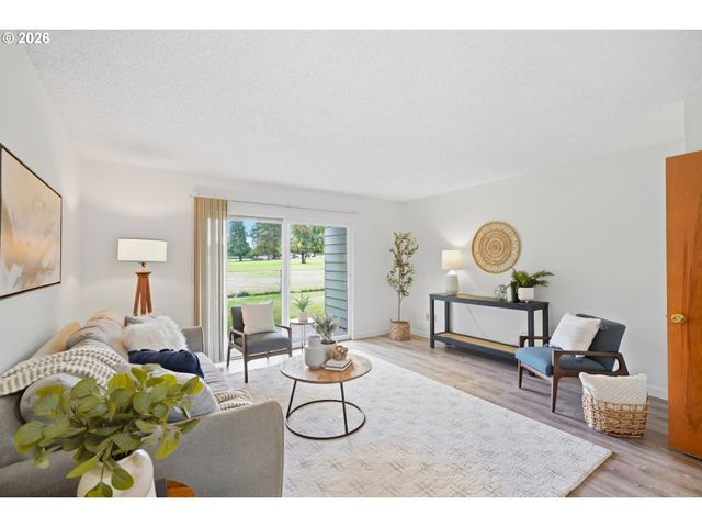 1304 Ne HOGAN Dr, Gresham, OR 97030
