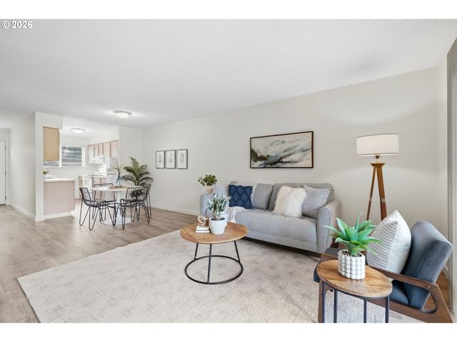 1304 Ne HOGAN Dr, Gresham, OR 97030
