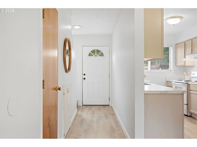 1304 Ne HOGAN Dr, Gresham, OR 97030