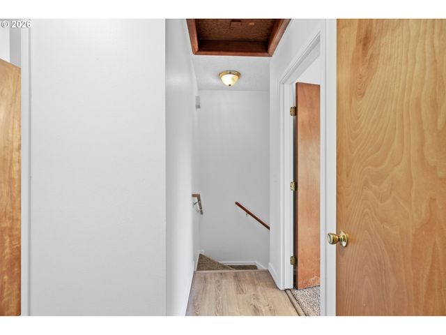 1304 Ne HOGAN Dr, Gresham, OR 97030