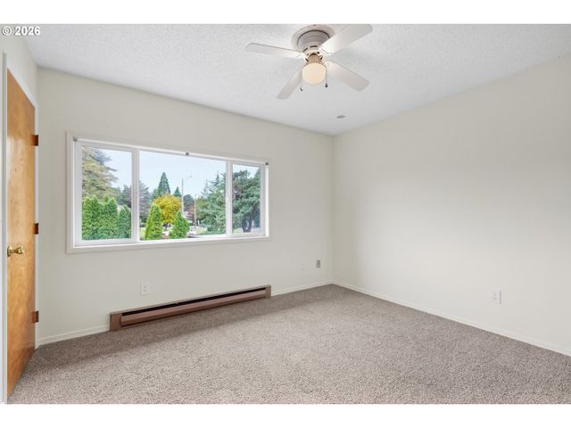 1304 Ne HOGAN Dr, Gresham, OR 97030
