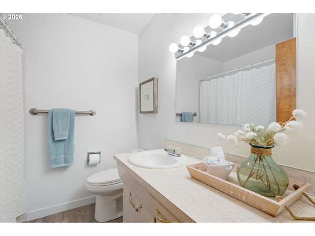 1304 Ne HOGAN Dr, Gresham, OR 97030