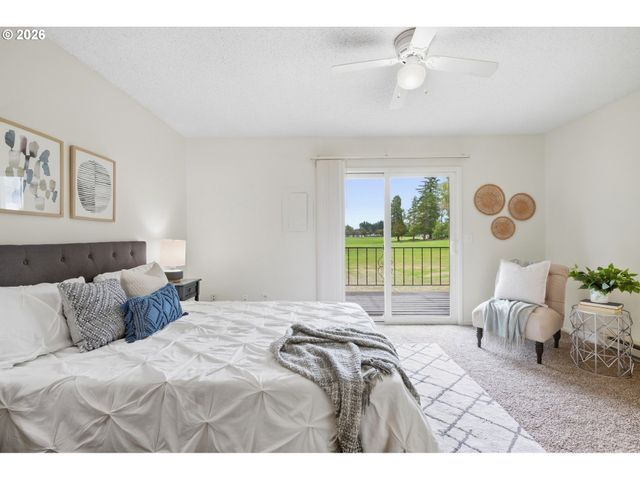 1304 Ne HOGAN Dr, Gresham, OR 97030
