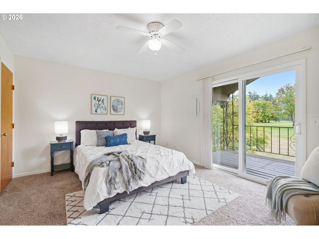 1304 Ne HOGAN Dr, Gresham, OR 97030