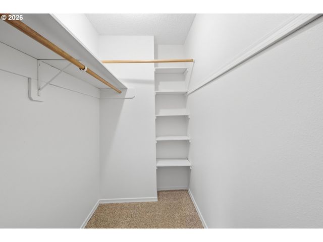 1304 Ne HOGAN Dr, Gresham, OR 97030