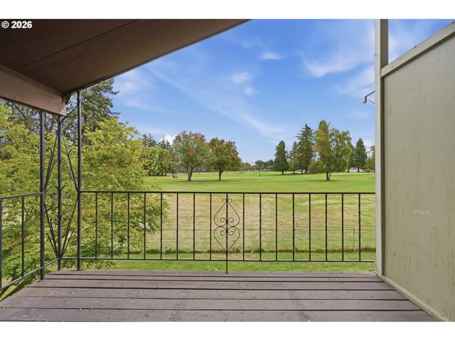 1304 Ne HOGAN Dr, Gresham, OR 97030