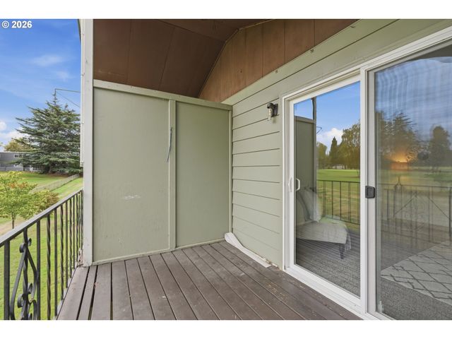 1304 Ne HOGAN Dr, Gresham, OR 97030
