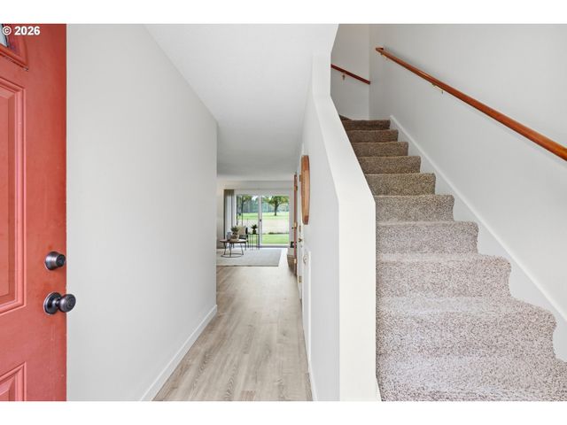1304 Ne HOGAN Dr, Gresham, OR 97030
