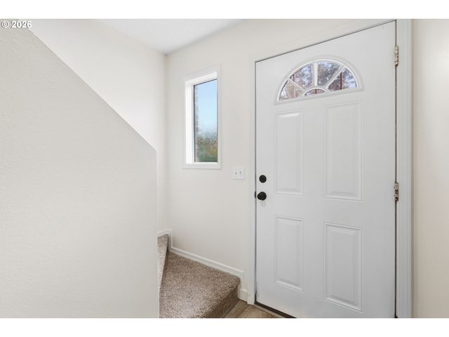 1304 Ne HOGAN Dr, Gresham, OR 97030