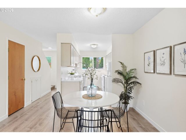 1304 Ne HOGAN Dr, Gresham, OR 97030