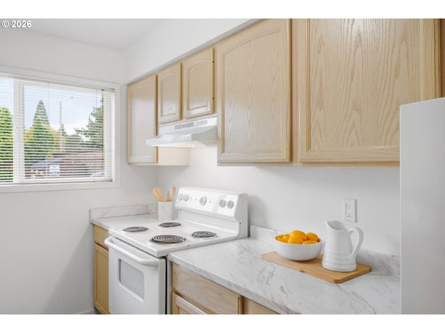 1304 Ne HOGAN Dr, Gresham, OR 97030