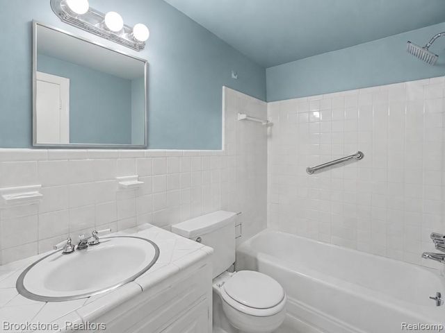 8300 E Jefferson Avenue 308, Detroit, MI 48209
