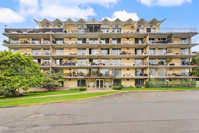 8300 E Jefferson Avenue 308, Detroit, MI 48209