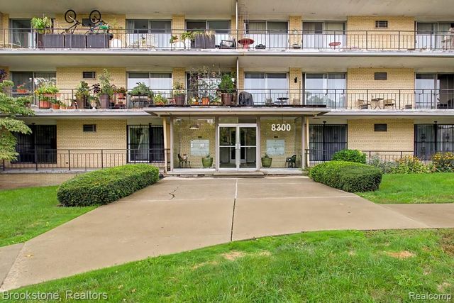 8300 E Jefferson Avenue 308, Detroit, MI 48209