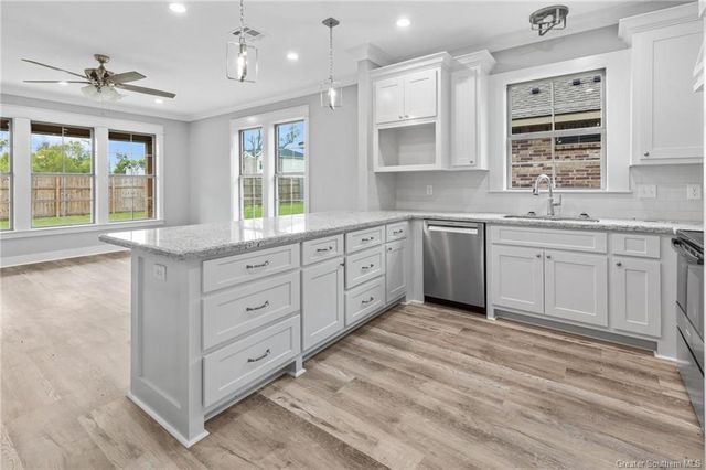 556 Sheila Drive, Sulphur, LA 70663