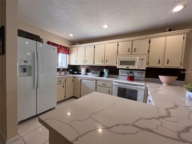 6033 34TH STREET W 114, Bradenton, FL 34210
