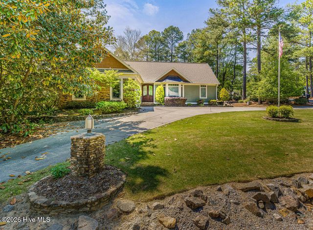 2 Fur Court W, Pinehurst, NC 28374