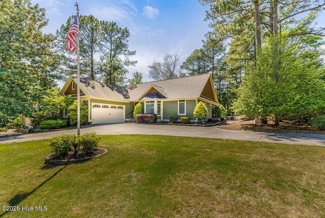 2 Fur Court W, Pinehurst, NC 28374