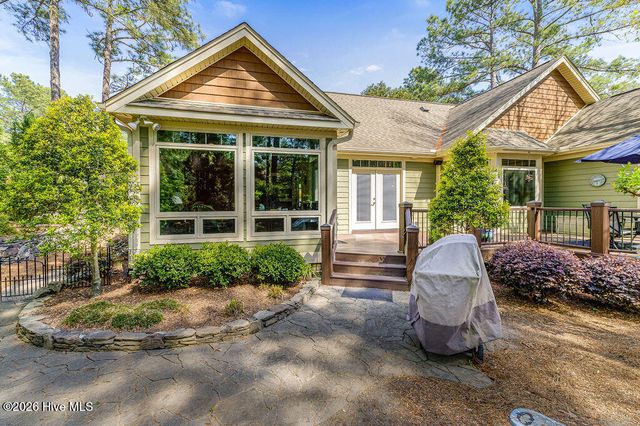 2 Fur Court W, Pinehurst, NC 28374