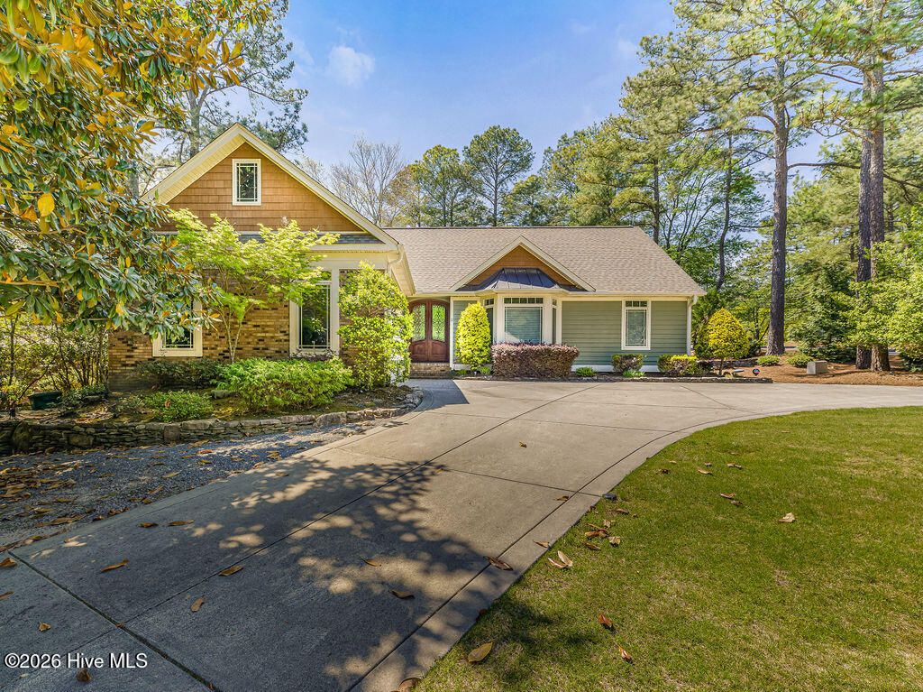 2 Fur Court W, Pinehurst, NC 28374