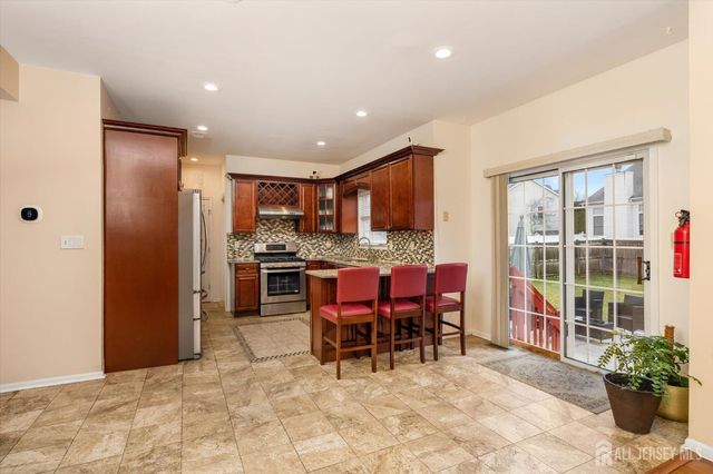 33 Yorktown Road, South Brunswick, NJ 08852