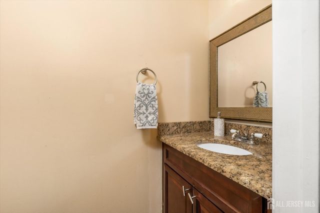 33 Yorktown Road, South Brunswick, NJ 08852