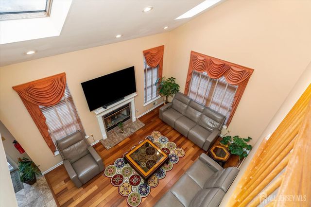 33 Yorktown Road, South Brunswick, NJ 08852