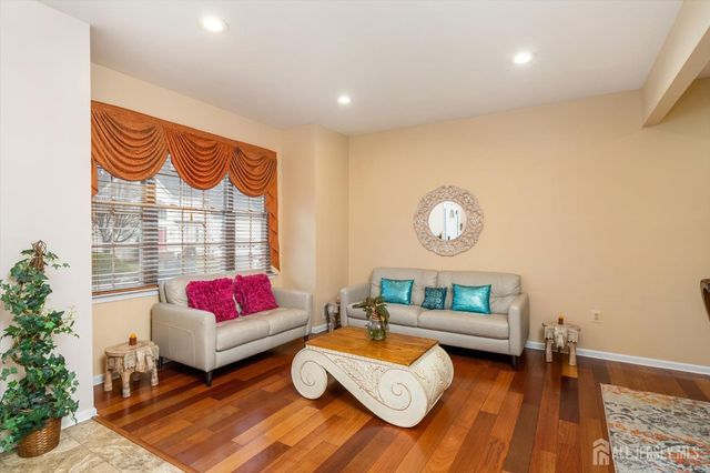 33 Yorktown Road, South Brunswick, NJ 08852