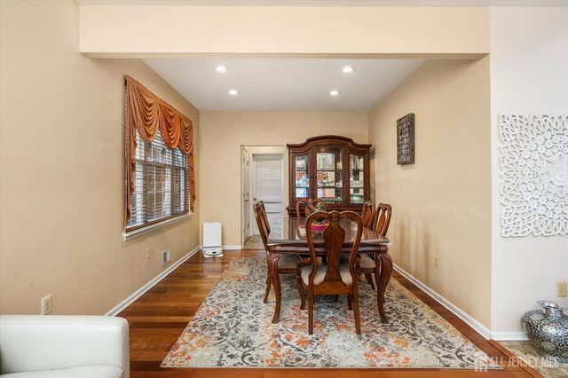 33 Yorktown Road, South Brunswick, NJ 08852